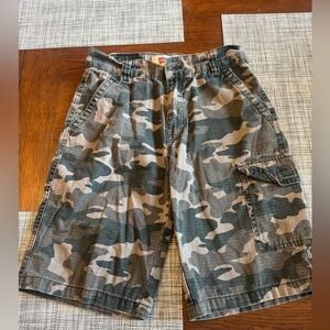 Levi Boys  Camo Cargo Shorts Sz 12 youth, great condition!
